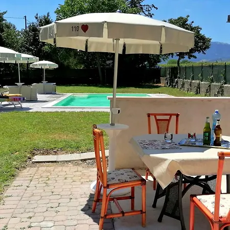 Laura - Private Pool Near Acqualagna Smirra
