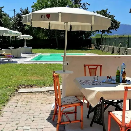 Laura - Private Pool Near Acqualagna Smirra