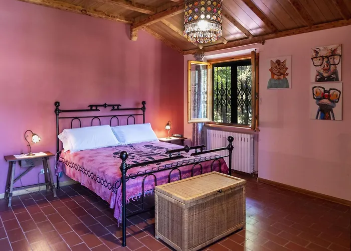 Laura - Private Pool Near Acqualagna Villa