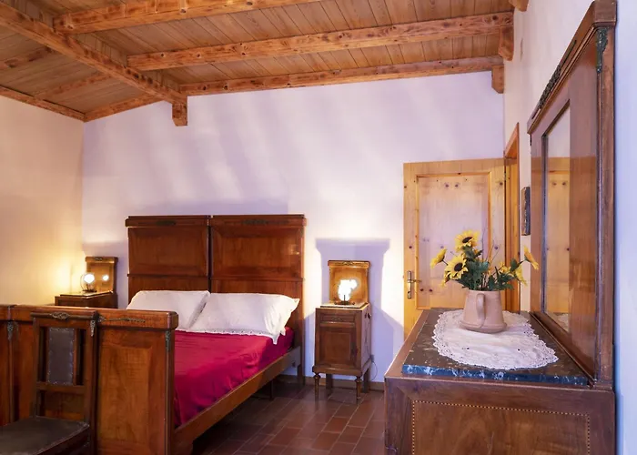 Laura - Private Pool Near Acqualagna Smirra