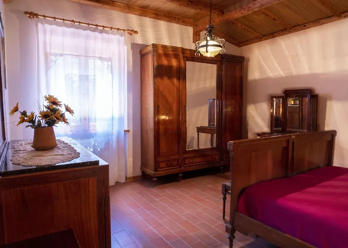 Laura - Private Pool Near Acqualagna * Smirra